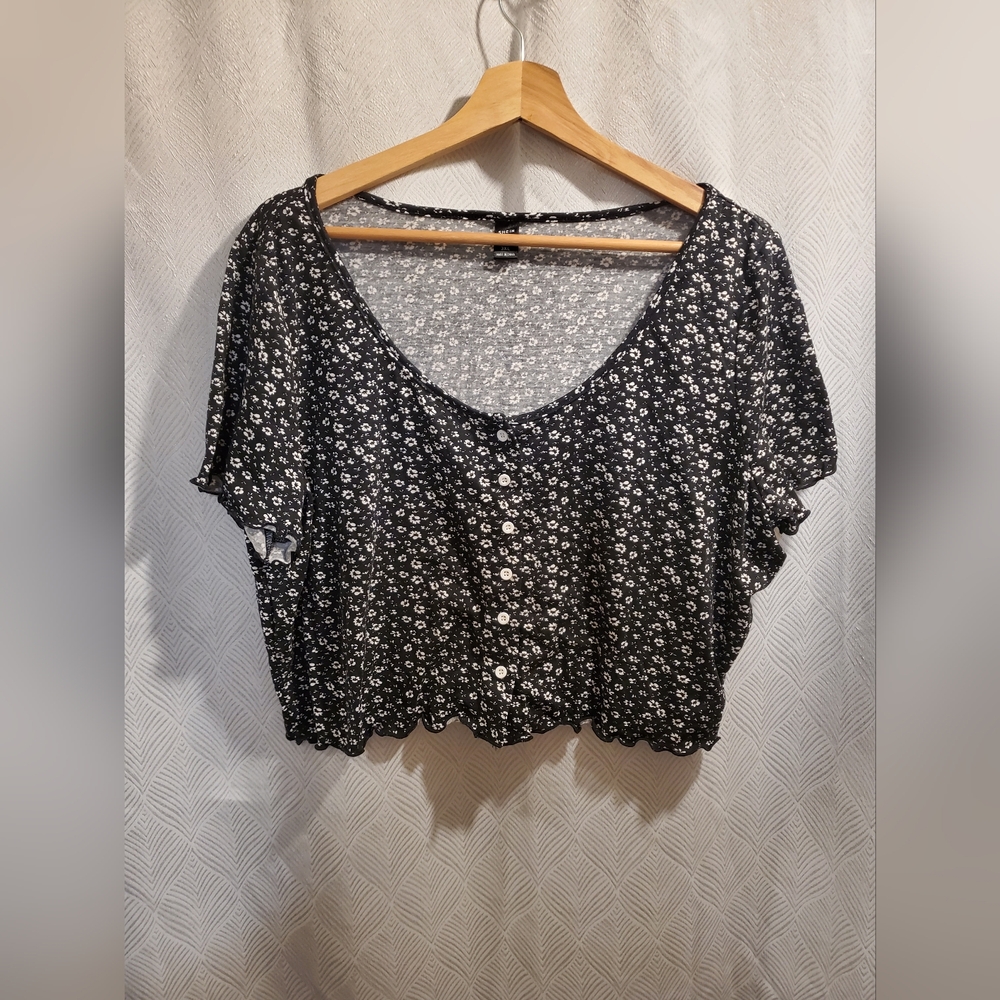 Floral Black and White Crop Top